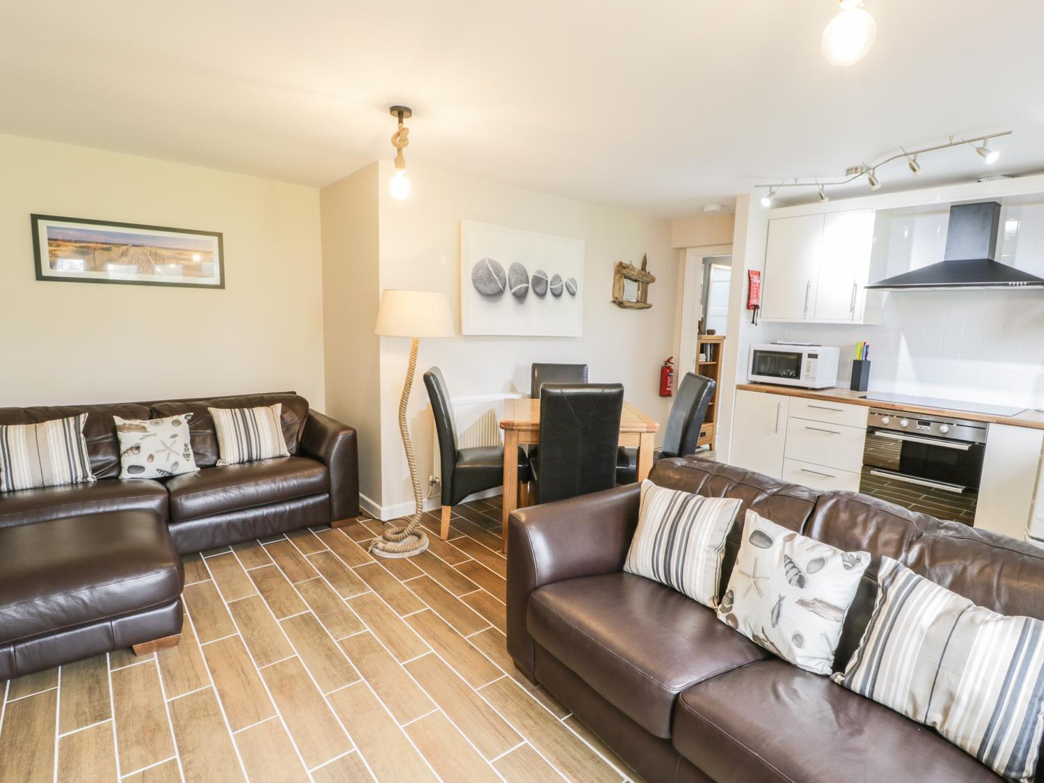 Driftwood Apartment Harlech Bagian luar foto