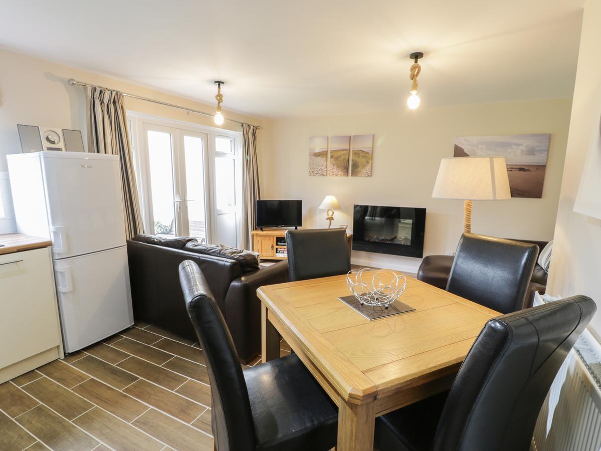 Driftwood Apartment Harlech Bagian luar foto